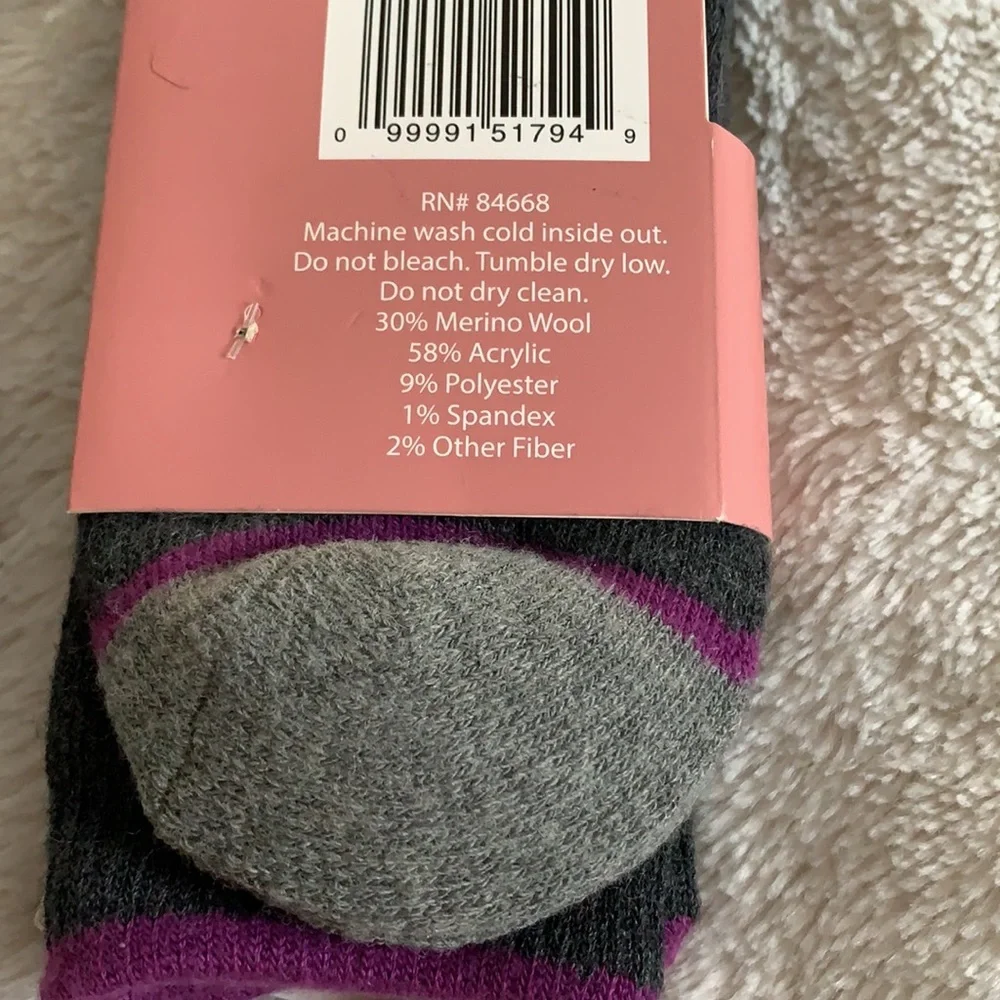 NWT 2 Pr. Ladies Crew Socks Legale & Adventure